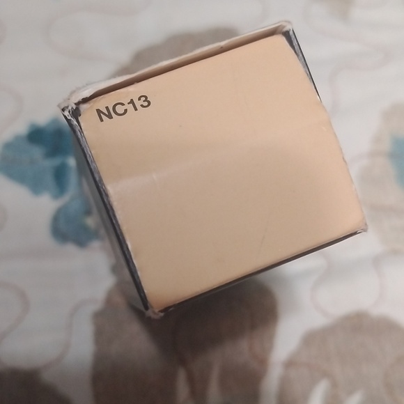 NIB MAC Studio Fix Fluid Foundation SPF 15 - Picture 2 of 7